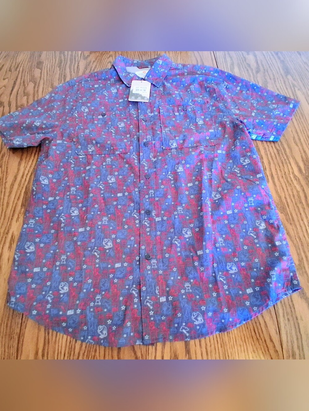 NWT mens Button Up Shirt By Sun River. Patriotic Print SZ Med,
